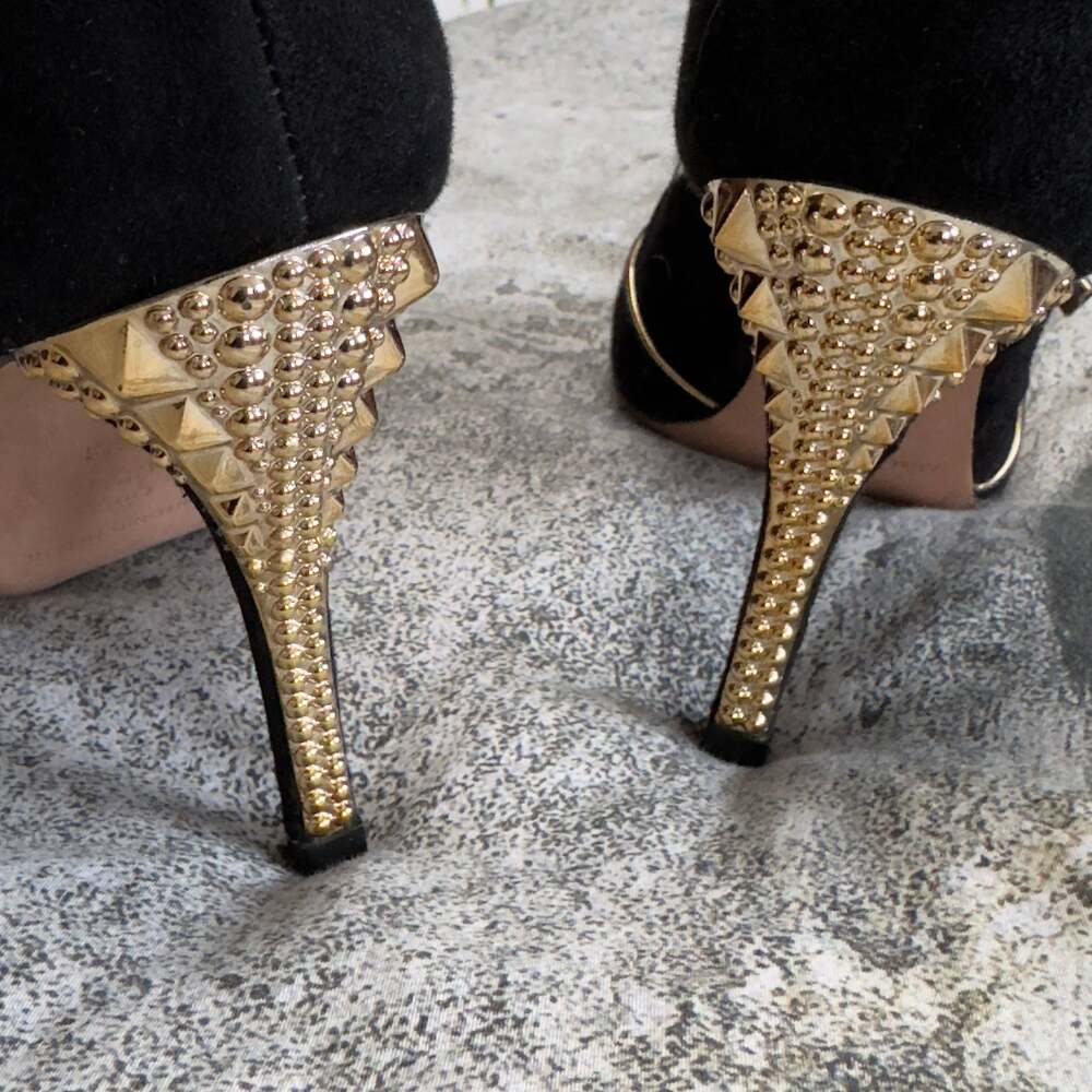 Antonio Melani T-Strap Black & Gold Suede Studded Peep Toe Heels Sz 7.5 - Picture 2 of 9
